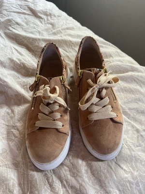 Gabo skor  - Nyinköpta för ca 1200kr använts ett fåtal gånger 