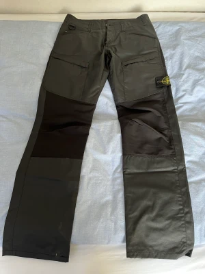 Stone Island cargo byxor - Säljer mina nya Stone Island cargo byxor i stl M. Nypris 3000kr