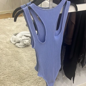 Body från zara  - Jätte fin body från zara som man kan ha både på fest men vardagligt