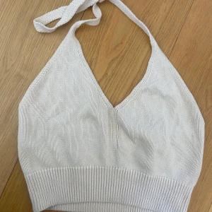 Topp - Söt topp i en ljus färg 😍