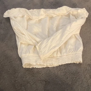fin sommar långarmad / lite magtröja  - sommar tröja från hm size 146 men passar nog 156 också för det är en magtröja 