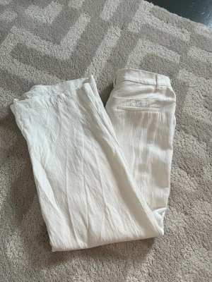 Linnebyxor zara - Raka långa linnebyxor från Zara. Stl S. Passar dig som är ca 165-170.