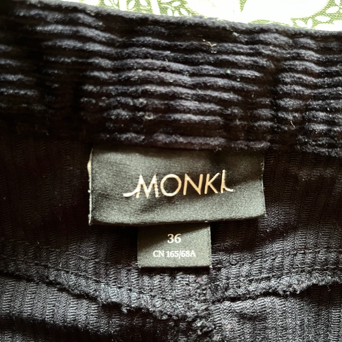 Svart Manchesterkjol - 90