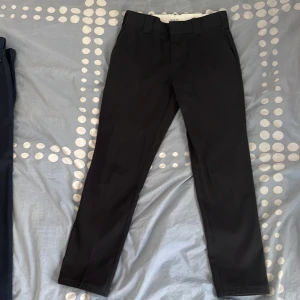 Byxor  - Dickies byxor, använda några gånger men de är j fina skick. Slim fit verisionen 