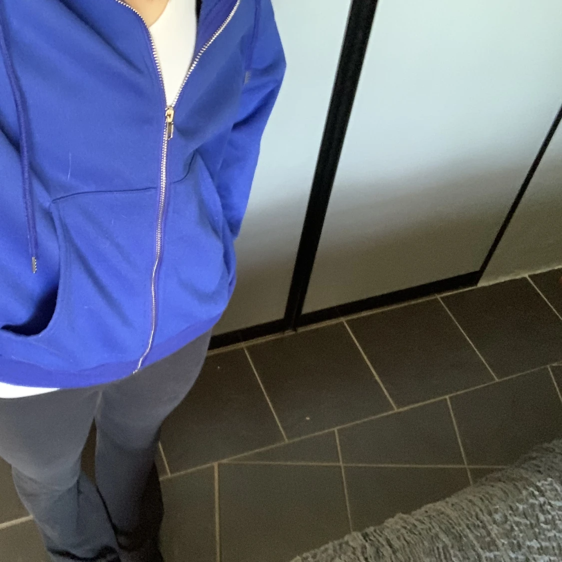 Blå zip hoodie  - 91