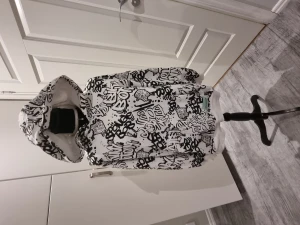 Spongebob hoodie - En jötte snygg hoodue med svampbob tema från hm , använd 1 gång 