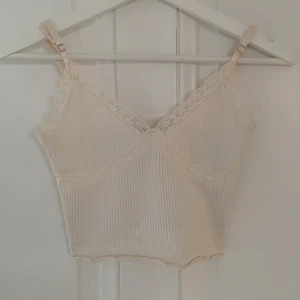 Top från H&M, stl XS -  top från hm, bra skick stl XS