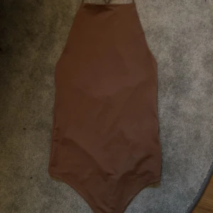 Body - Säljer denna ursnygga body pågrund av att jag inte gillar hur den sitter på mig.