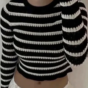 Tröja  - Tröja i M från Zara men passar även en S :) 90kr plus frakten <3