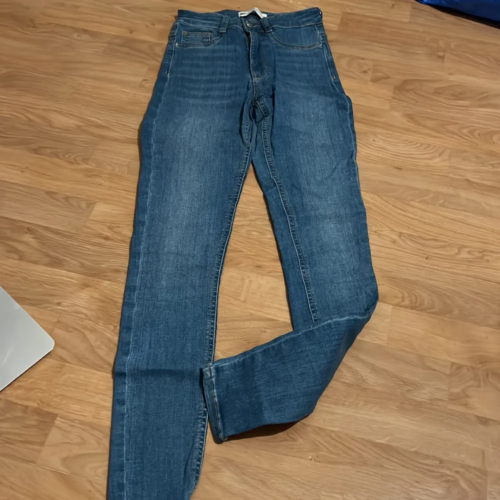 Tajta jeans i gott skick. Modellen ”MOLLY” från Giantricot. Stretchiga.. Jeans & Byxor.