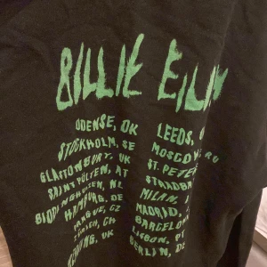 Billie hoodie - Från när hon va på loolapalooza 2019. Utrensning så säljs till ett billigt pris!🫶