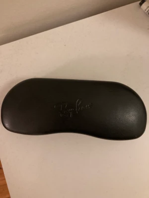 Ray-Ban - Tja, säljer mina Ray-Bans som är i barn storlek 115-120 mm Kond 7/10