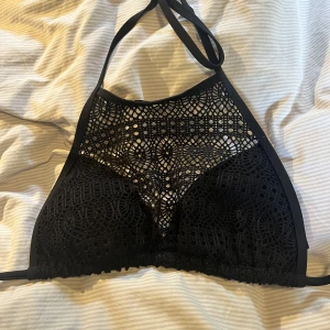 Bekini topp - Svart bekini topp. Har underdel också som igår om man vill ha. 