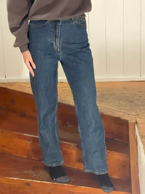 Jeans från monki  - Osäker på storlek men passar bra på mig som är 165 cm och väger ca 55 kg.