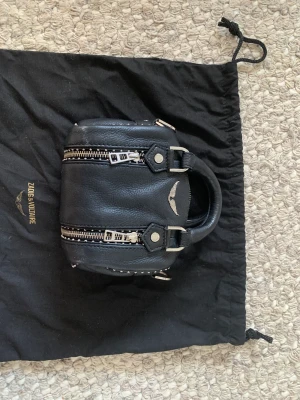 Sunny nano Zadig et voltaire  - Jätte fin Zadigväska i mycket bra skick och dustbag.   !!!!!! TRYCK INTE PÅ KÖP NU!!!!!!