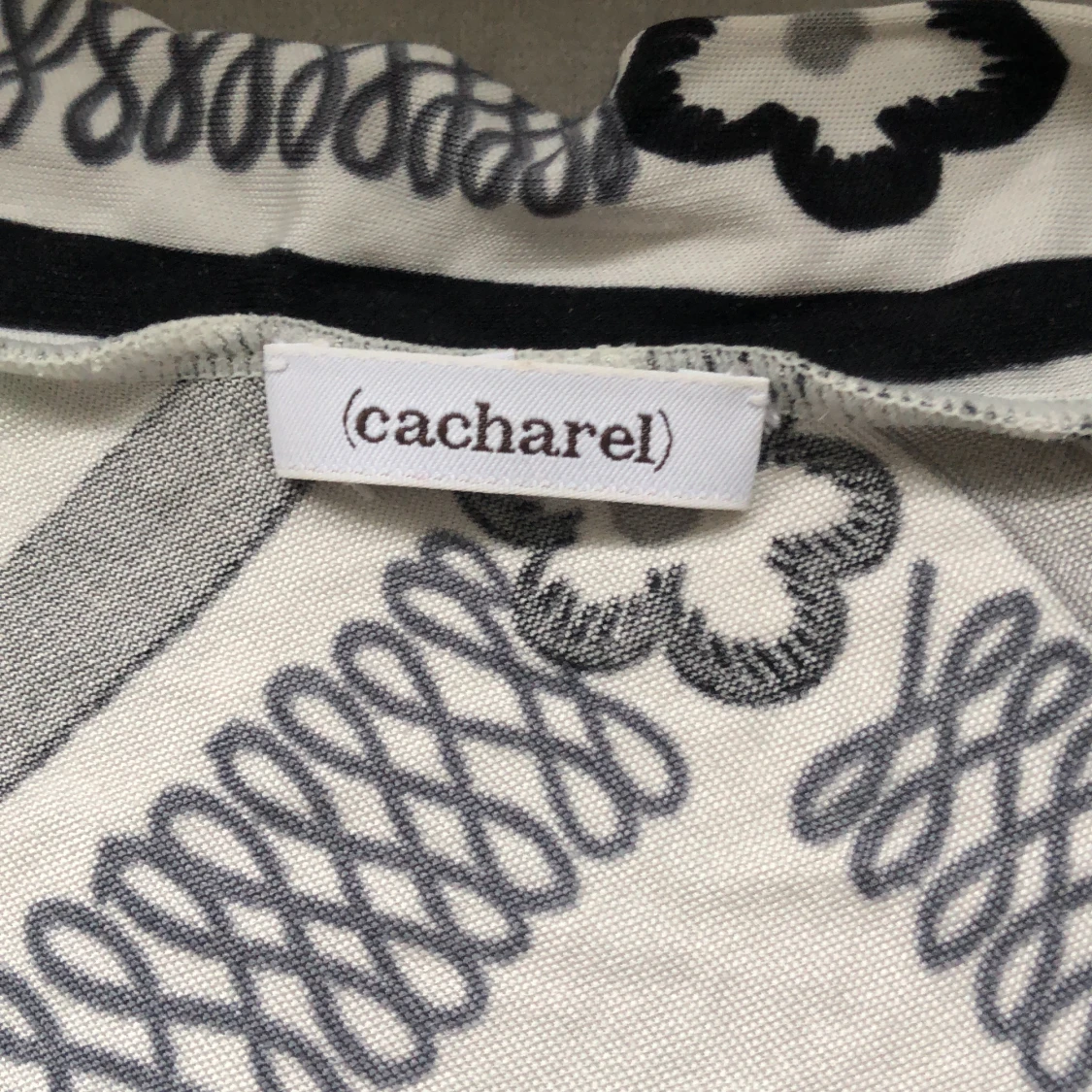 Fin tröja från cacharel - 90