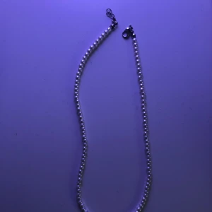 Pärlhalsband  - 🤷‍♀️