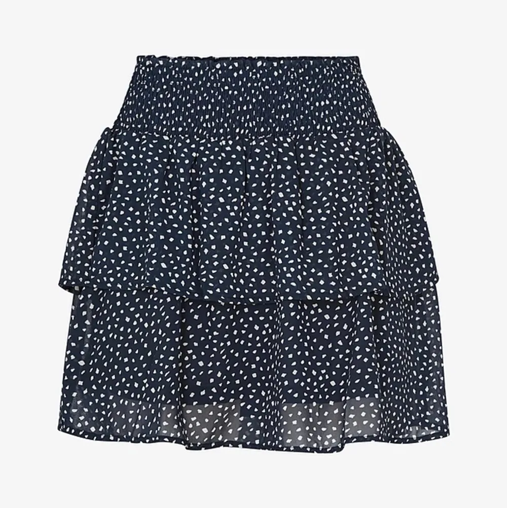 Super fin kjol från only som säljs pågrund av att den inte kommer till användning💞Bara använd ett fåtal gånger💗 . Kjolar.