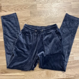 Mjukis byxor  - Jättefina mjukis byxor ifrån Lindex i brastick  I jättefint färg 