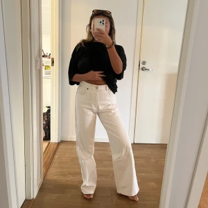 Vita jeans  - Snygga vita jeans, knappt använda 