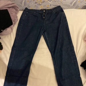 Jeans - Använd väldigt få gånger säljs för 60kr storlek M