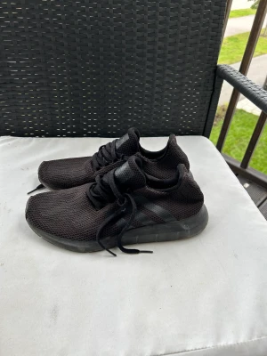 Adidas skor - Adidas skor som är använda men inga skador eller så