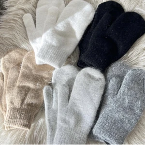 Vantar ull  - Finns endast Beigea, ljusgråa kvar. Fler kommer snart in i lager. 289kr/st 