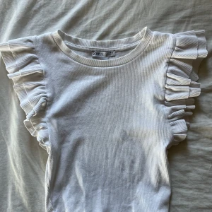 Söt topp! - En supersöt topp från Zara med volang armar! 🤩 