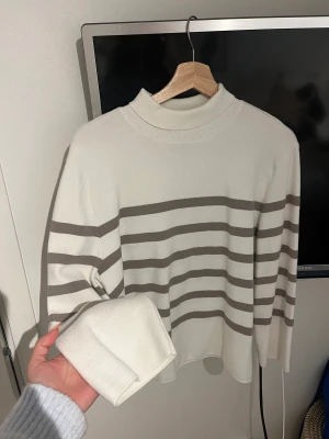 Randig tröja från hm - Använd en gång! Nypris 400kr💓