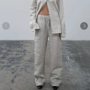 Adsgn linnebyxor - Adsgn linnebyxor i storlek M. Prislappen sitter kvar och de är oanvända.💛