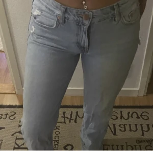 Lågmidjade jeans  - säljer dessa lågmidjade jeans då de ej används, storlek 38, säljer för 200+frakt!💓