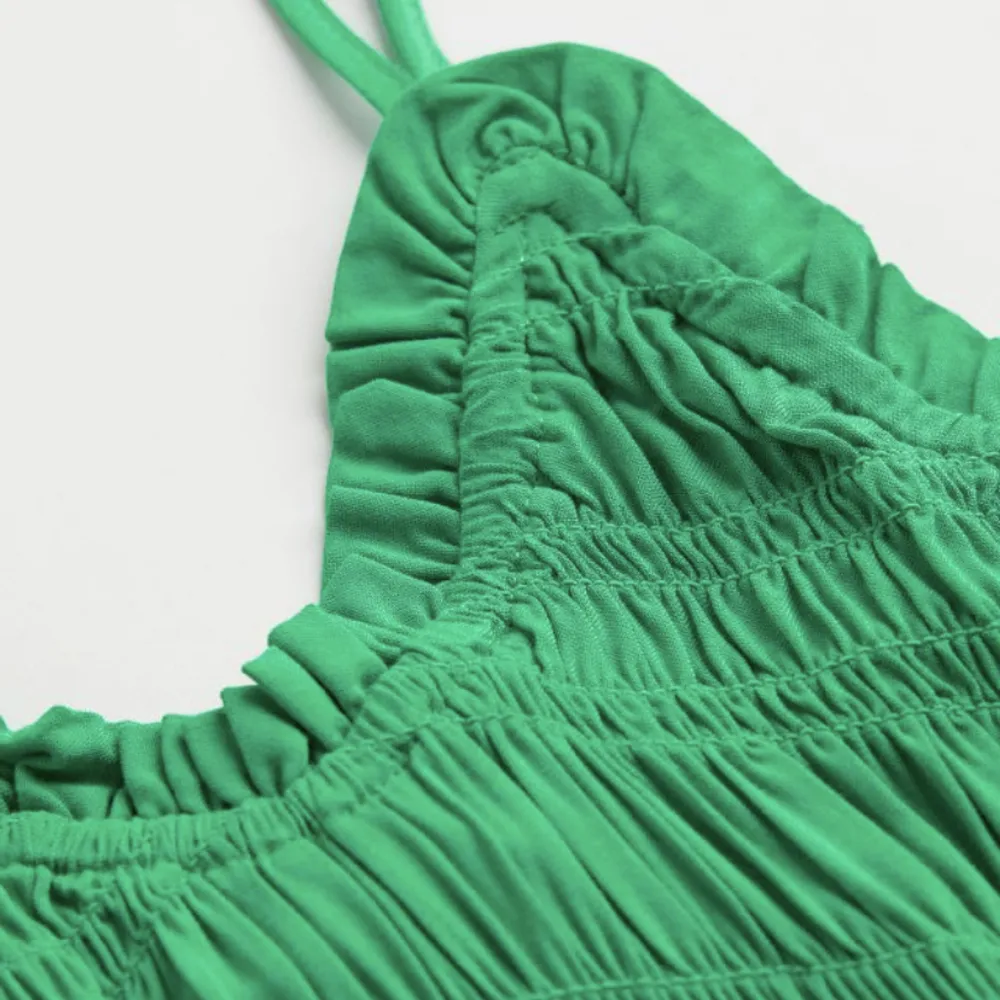 Kort grön klänning i storlek M. 💚. Klänningar.