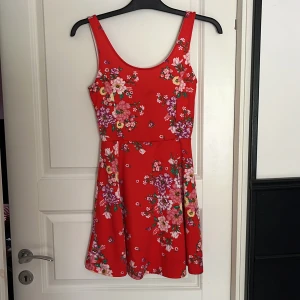 Klänning - Aldrig använd, så jättefint skick