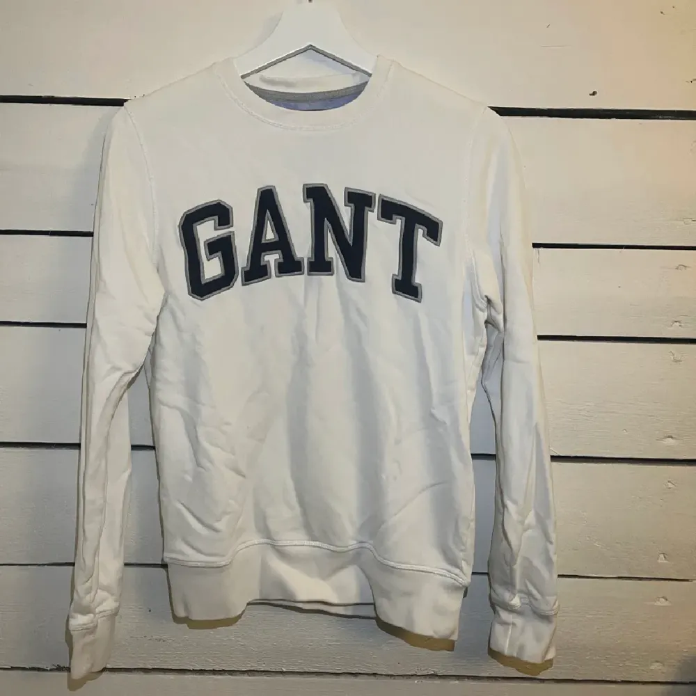Vit Gant tröja med tryck Använt skick . Tröjor & Koftor.