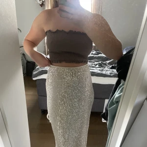 Topp - Of shoulder topp, aldrig använd så nyskick 