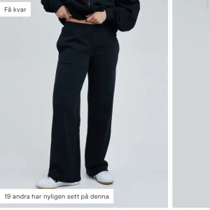 Lågmidjade mjukisbyxor  - Lågmidjade bikbok joggers med raka ben. Säljer då dem inte längre kommer till användning