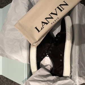 Lanvin Paris  - Lanvin Paris skor köpta på nk  Nypris 4300  Storlek 7 uk Mycket bra sick  