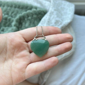 Aventurine halsband - Knappt användt halsband med Aventurine kristall på 💚
