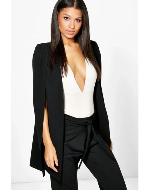 Svart cape från Boohoo - Svart cape från Boohoo, helt ny med lappar kvar. Storlek uk 10, eu 38.