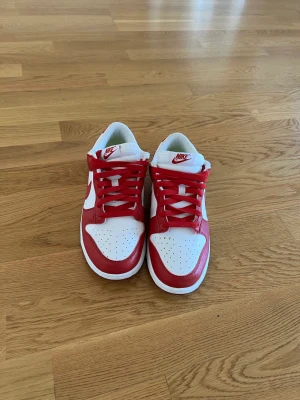 Nike Dunk Low Next Nature ’White Gym Red’ - Feta dunks strl 39