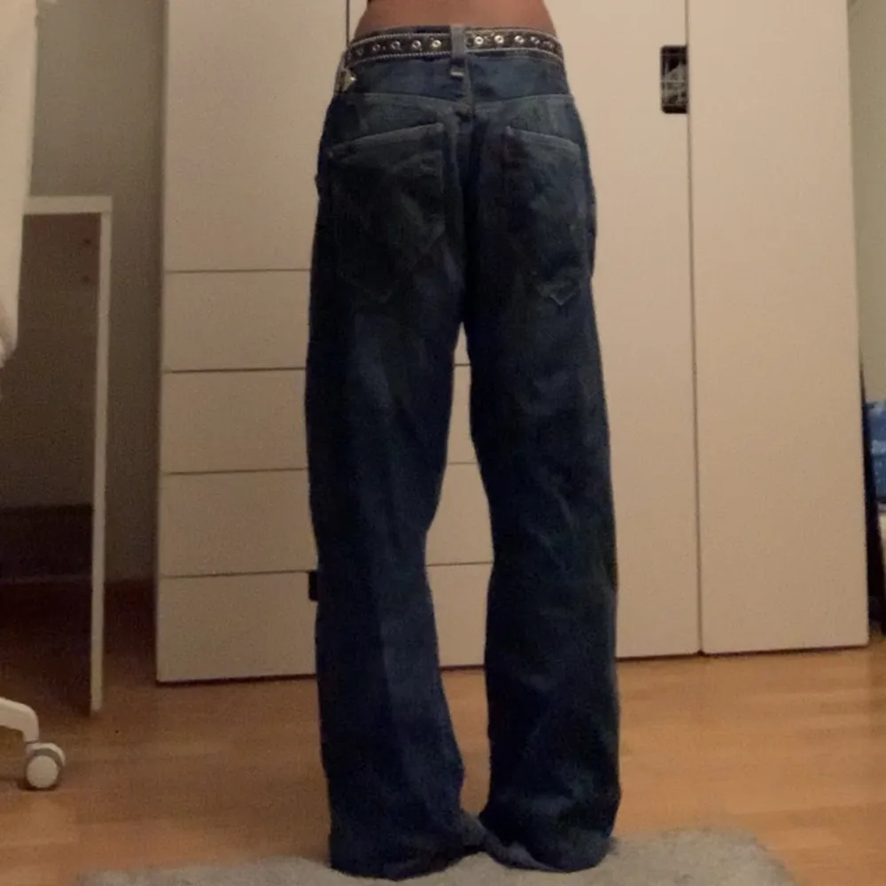Skit snygga Levis jeans i bra skick. Är 32 i grabb storlek. Jeans & Byxor.