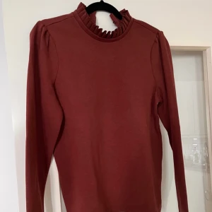 Topp/tröja  - Oanvänd topp/tröja  Stl M