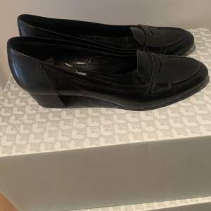Skinn skor från Rizzo  St 37 med 4-6cm klack  