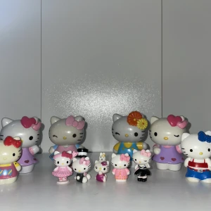 Hello kitty  - Små och stora hello kitty plast figurer. 