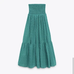 Zara kjol - Säljer min populära långkjol från Zara då den inte kommer till användning🩵Kjolen är knappt använd. Tryck på köp nu!!!