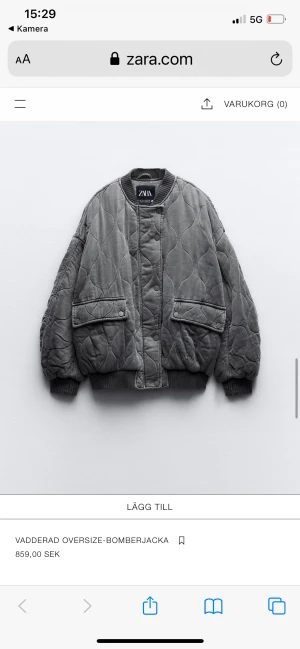 Jättefin jacka från zara - I nyskick använt två gånger. Den är för stor i storlek M , därför säljer jag.