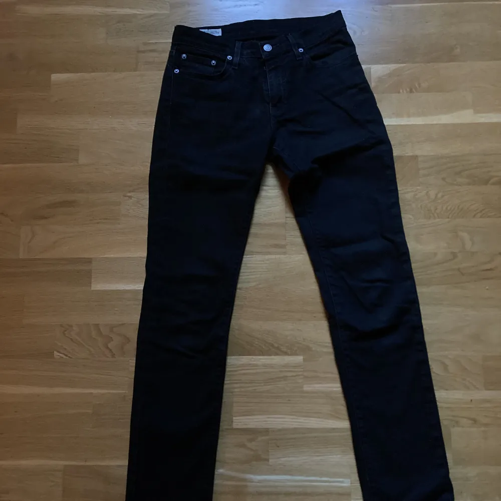 Levis jeans 511  storlek w28 L 32 Använda men bra skick. . Jeans & Byxor.