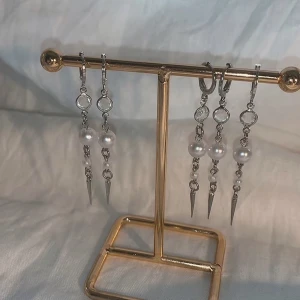 Sthlmstilsmycken  - Så snygga örhängen finns även i guld Köp för 99kr/st Eller  185kr/par Modell 098