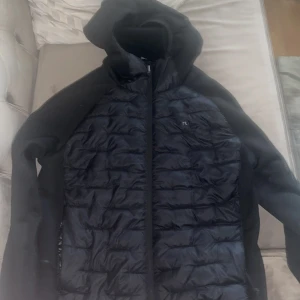 Jackor  - Säljer jackan för 700kr+ med frakt 