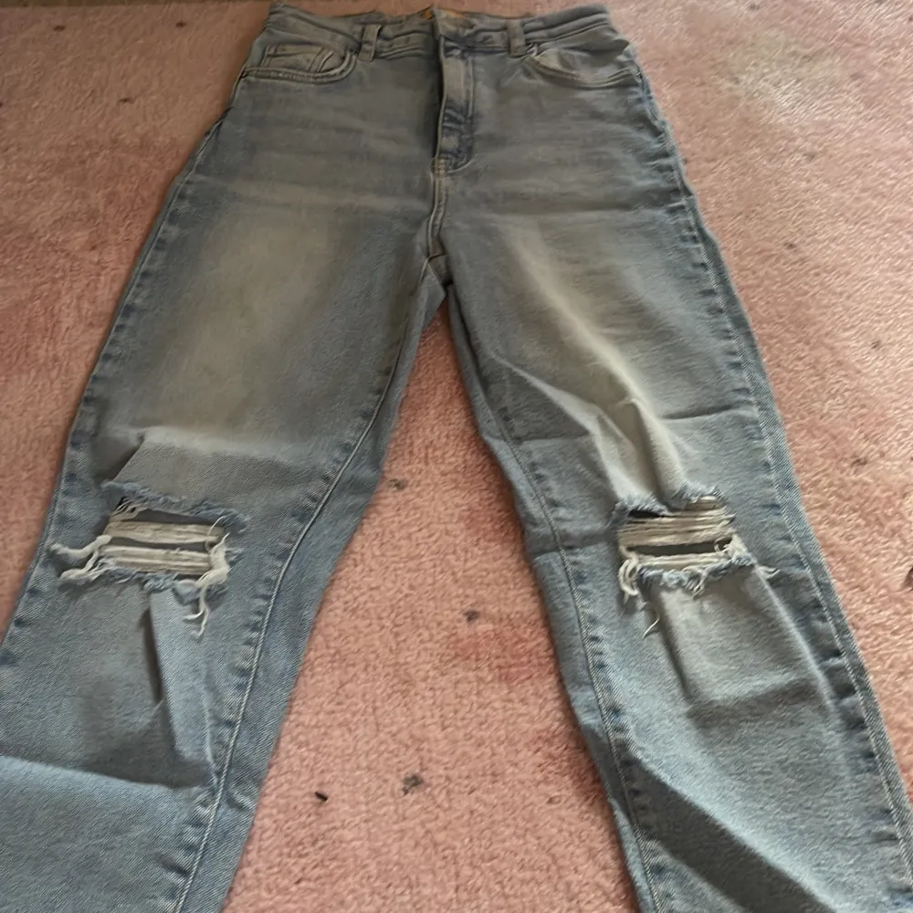 Säljer dessa jeans pga ingen användning! 💗. Jeans & Byxor.